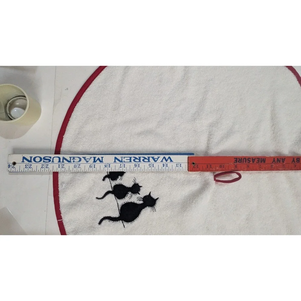 Winkler Dubout Cats Round Cotton‎ Hand Towel White Red Trim French Decor 24